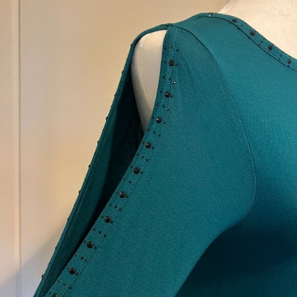 Cable & Gauge Green long sleeve top with split sleeves and beadwork, Size Med - Picture 3 of 8